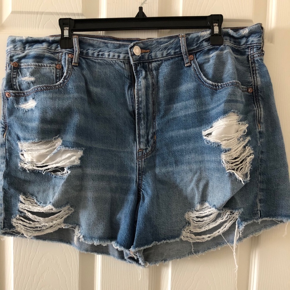 American Eagle Denim Boyfriend Shorts — Size 18